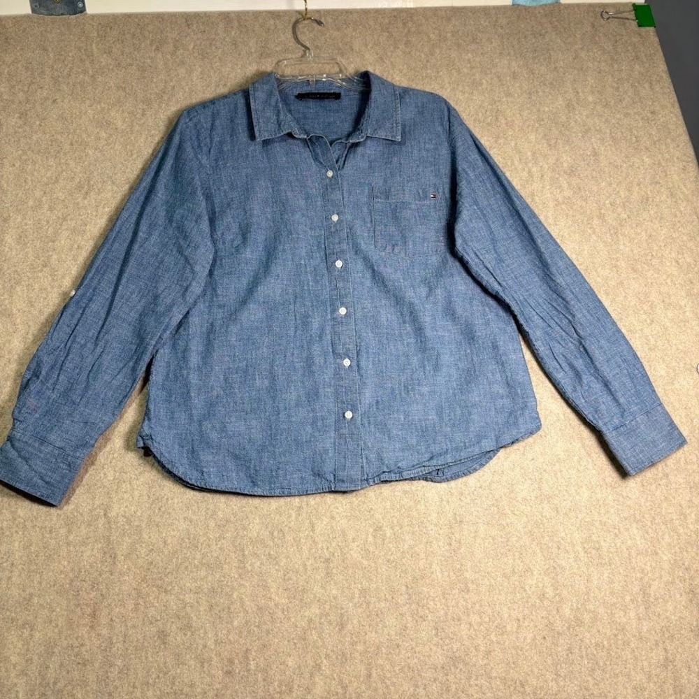 Tommy Hilfiger Shirt Womens XL Blue Cotton Chambray Roll Tab Classic Preppy Top